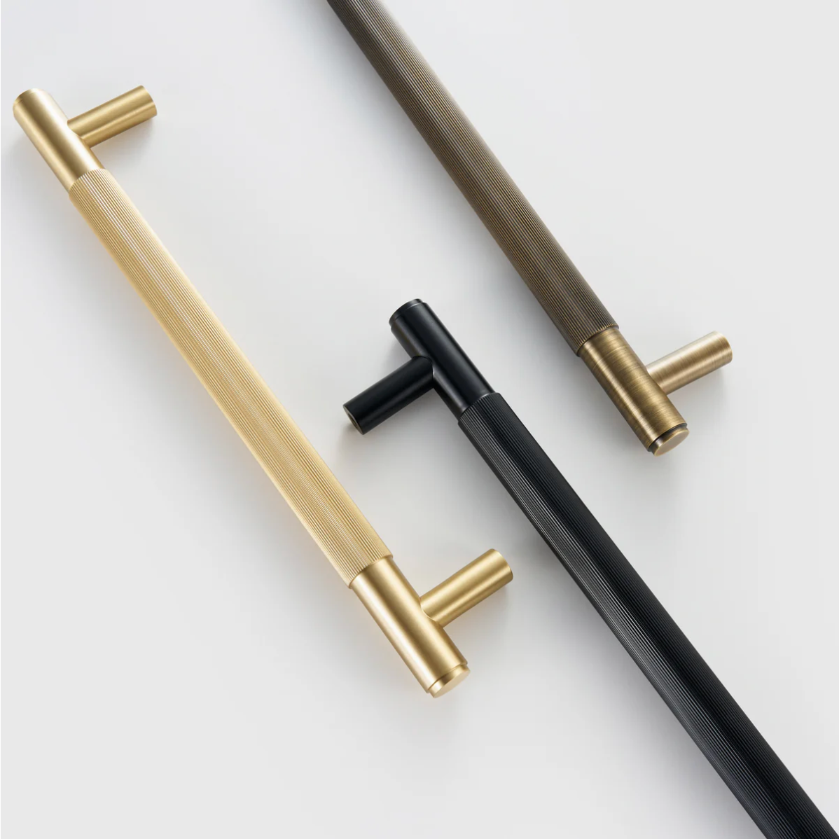 LA LINEA Solid Brass Linear Knurling Double-Sided Or Single Door Pull Handle