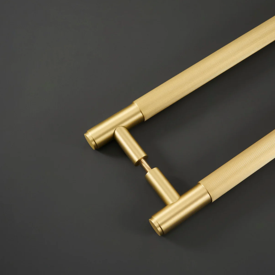 LA LINEA Solid Brass Linear Knurling Double-Sided Or Single Door Pull Handle