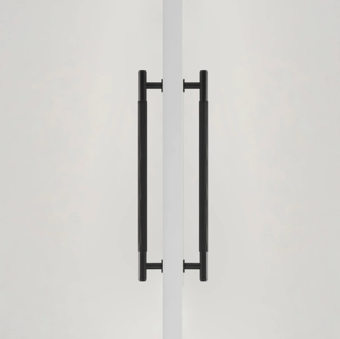 LA LINEA Solid Brass Linear Knurling Double-Sided Or Single Door Pull Handle