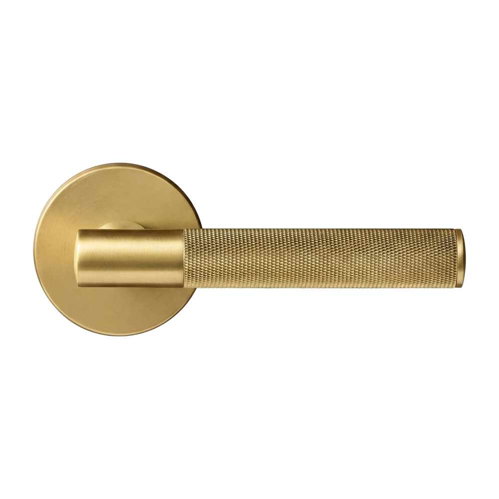 Expertly crafted satin brass lever handle with a knurled grip, embodying timeless luxury.